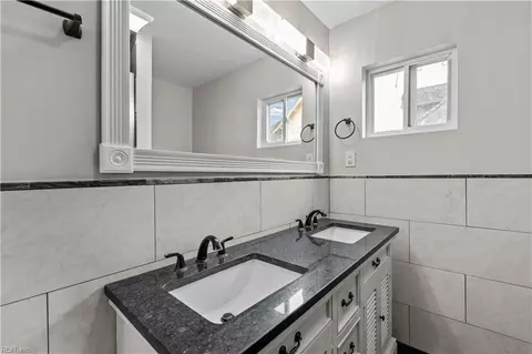 Bath - 421 E Pembroke Ave, Hampton, VA 23669 photo 6 of 6
