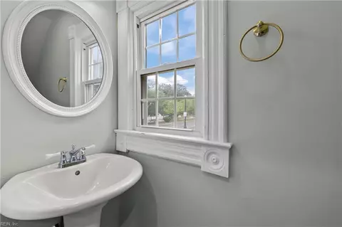 Bath - 421 E Pembroke Ave, Hampton, VA 23669 photo 1 of 6