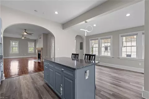 Entry Way - 421 E Pembroke Ave, Hampton, VA 23669 photo 2 of 5