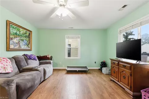 Living - 25 Rendon Dr, Hampton, VA 23666 photo 1 of 1