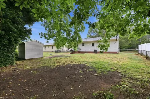 Exterior - 25 Rendon Dr, Hampton, VA 23666 photo 4 of 6