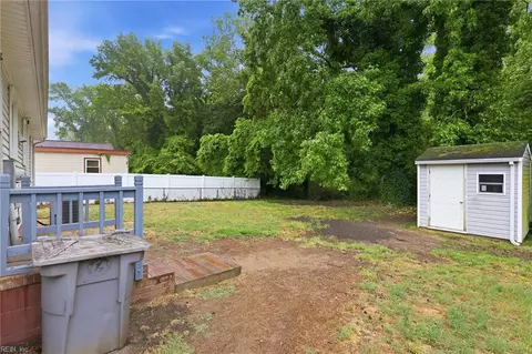 Exterior - 25 Rendon Dr, Hampton, VA 23666 photo 2 of 6