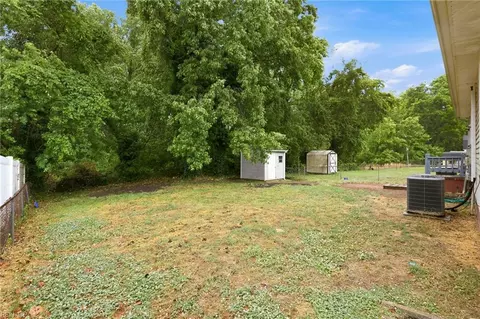 Exterior - 25 Rendon Dr, Hampton, VA 23666 photo 3 of 6