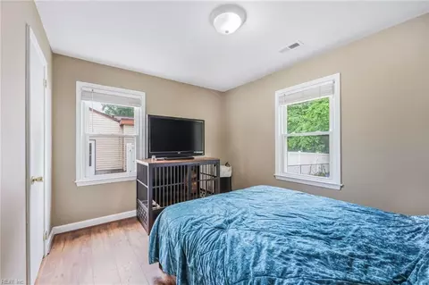 Bedroom - 25 Rendon Dr, Hampton, VA 23666 photo 2 of 2