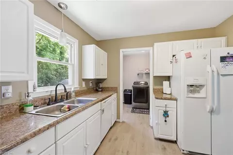 25 Rendon Dr, Hampton, VA 23666