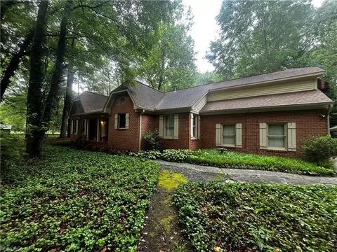 645 Ravenwoods Dr, Chesapeake, VA 23322