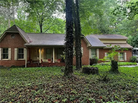 645 Ravenwoods Dr, Chesapeake, VA 23322
