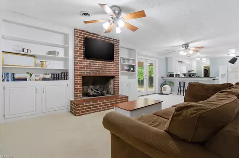 Living - 413 Shoreline Dr, Hampton, VA 23669 photo 4 of 5