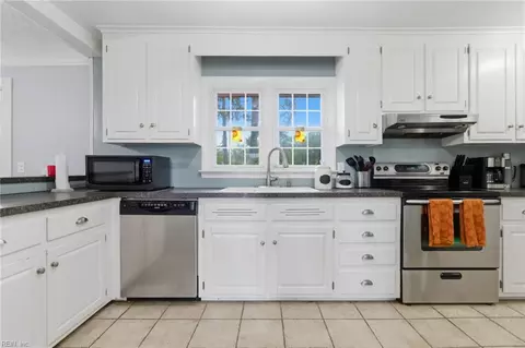 Kitchen - 413 Shoreline Dr, Hampton, VA 23669 photo 2 of 2