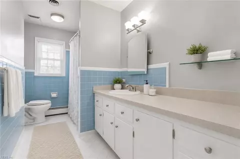 Bath - 413 Shoreline Dr, Hampton, VA 23669 photo 1 of 2