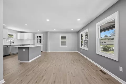 Living - 3 Beechwood Rd, Hampton, VA 23666 photo 1 of 2