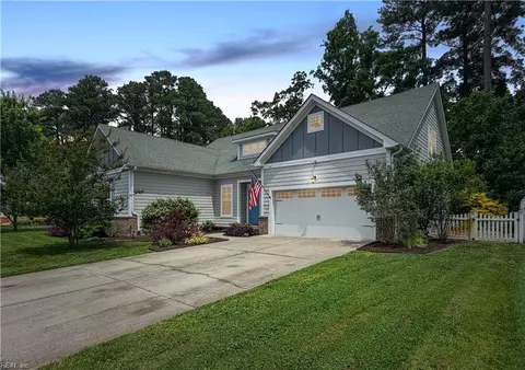 716 River Hollow Ct, Chesapeake, VA 23320