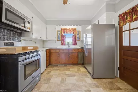 Kitchen - 1635 Buckley Hall Rd, Dutton, VA 23050 photo 2 of 2