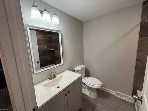 Bath - 6522 Pasteur Ct, Norfolk, VA 23513 photo 2 of 2