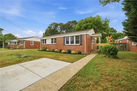 4007 Mayon Dr, Chesapeake, VA 23325