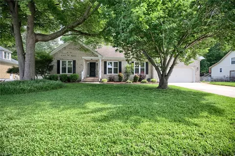 616 Royal Grant Dr, Chesapeake, VA 23322