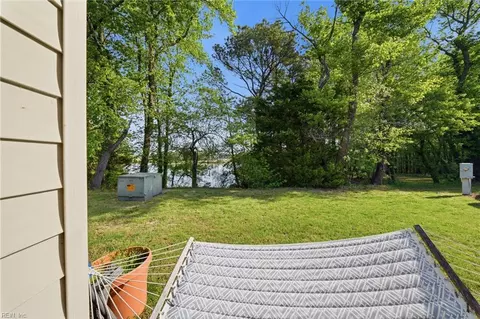 Exterior - 18 Inlandview Dr #B, Hampton, VA 23669 photo 2 of 4