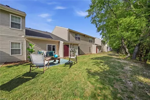 Exterior - 18 Inlandview Dr #B, Hampton, VA 23669 photo 3 of 4