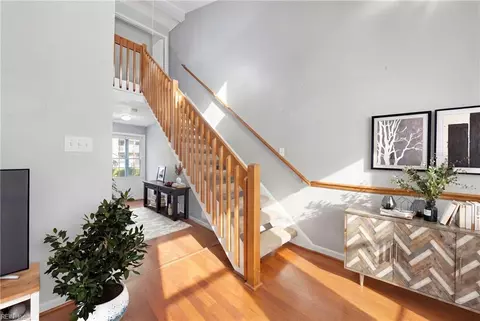 Entry Way - 18 Inlandview Dr #B, Hampton, VA 23669 photo 2 of 2