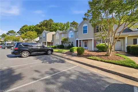 Exterior - 18 Inlandview Dr #B, Hampton, VA 23669 photo 4 of 4