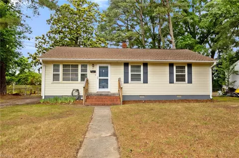 11 Gay Dr, Newport News, VA 23606
