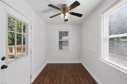 Entry Way - 318 Evans St, Norfolk, VA 23503 photo 4 of 5