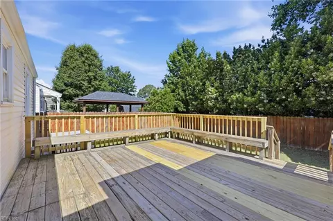 Exterior - 318 Evans St, Norfolk, VA 23503 photo 8 of 10