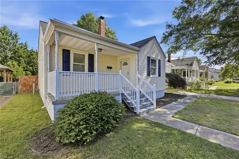 Exterior - 318 Evans St, Norfolk, VA 23503 photo 5 of 10