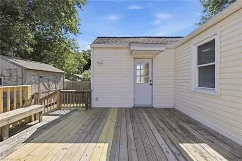 Exterior - 318 Evans St, Norfolk, VA 23503 photo 7 of 10