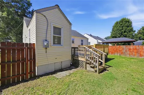 Exterior - 318 Evans St, Norfolk, VA 23503 photo 9 of 10