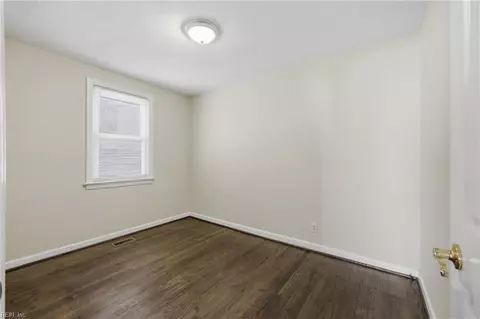 Bedroom - 318 Evans St, Norfolk, VA 23503 photo 2 of 5
