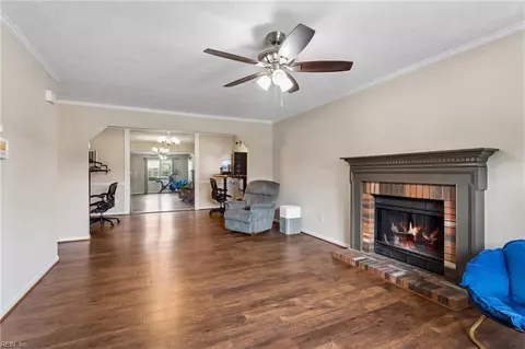 Living - 74 Westview Dr, Hampton, VA 23666 photo 1 of 3