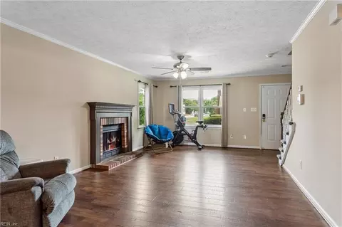 Living - 74 Westview Dr, Hampton, VA 23666 photo 3 of 3