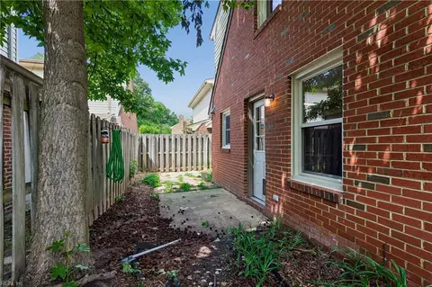 Exterior - 74 Westview Dr, Hampton, VA 23666 photo 4 of 9