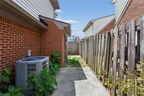 Exterior - 74 Westview Dr, Hampton, VA 23666 photo 7 of 9