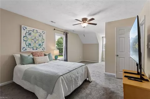Bedroom - 74 Westview Dr, Hampton, VA 23666 photo 3 of 6