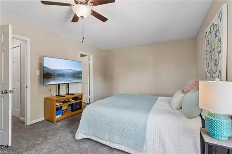 Bedroom - 74 Westview Dr, Hampton, VA 23666 photo 6 of 6