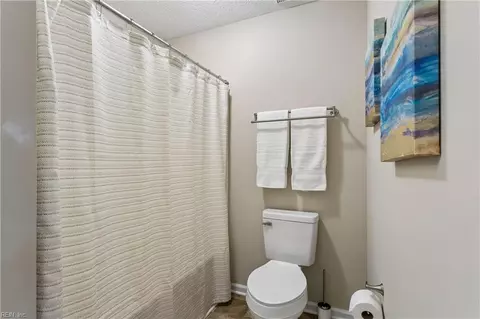 Bath - 74 Westview Dr, Hampton, VA 23666 photo 4 of 7