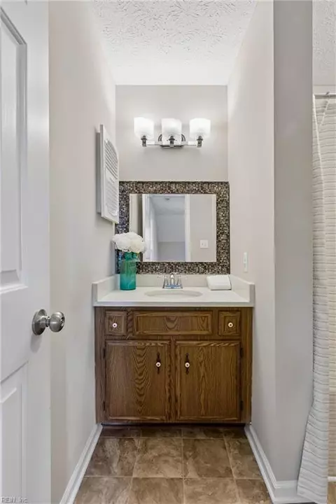 Bath - 74 Westview Dr, Hampton, VA 23666 photo 3 of 7