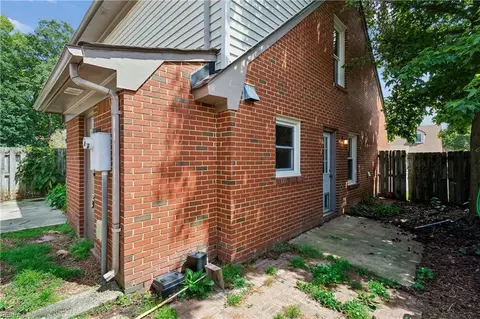 Exterior - 74 Westview Dr, Hampton, VA 23666 photo 5 of 9