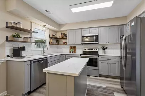 Kitchen - 74 Westview Dr, Hampton, VA 23666 photo 2 of 6