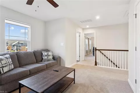Entry Way - 52 Mill Creek Ct, Hampton, VA 23663 photo 5 of 7