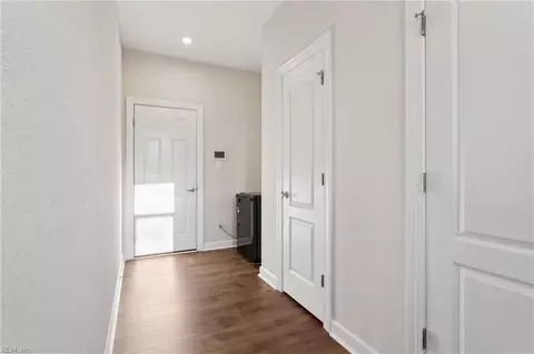 Entry Way - 52 Mill Creek Ct, Hampton, VA 23663 photo 2 of 7