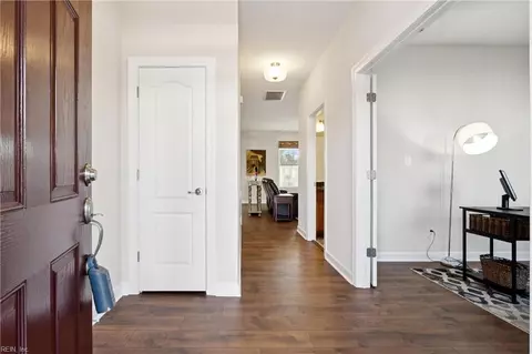 Entry Way - 52 Mill Creek Ct, Hampton, VA 23663 photo 1 of 7