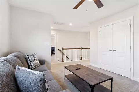 Entry Way - 52 Mill Creek Ct, Hampton, VA 23663 photo 4 of 7