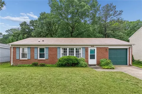 946 Red Oak Cir, Newport News, VA 23608