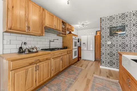 Kitchen - 6078 Harmantown Rd, Machipongo, VA 23405 photo 5 of 6