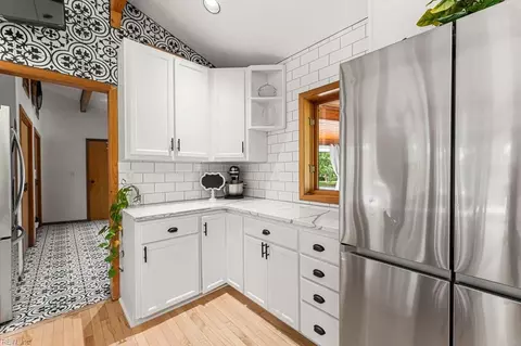 Kitchen - 6078 Harmantown Rd, Machipongo, VA 23405 photo 4 of 6