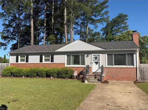 512 Wooten Ln, Chesapeake, VA 23323