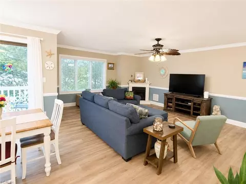 3 Harbor Watch Dr #613, Chesapeake, VA 23320